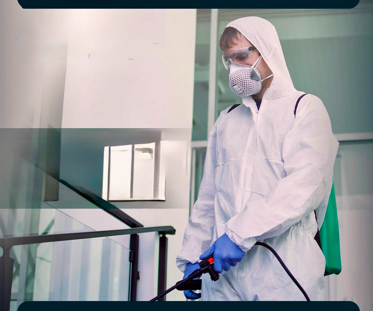 Especialista de ServiPlagas realizando una fumigación profesional